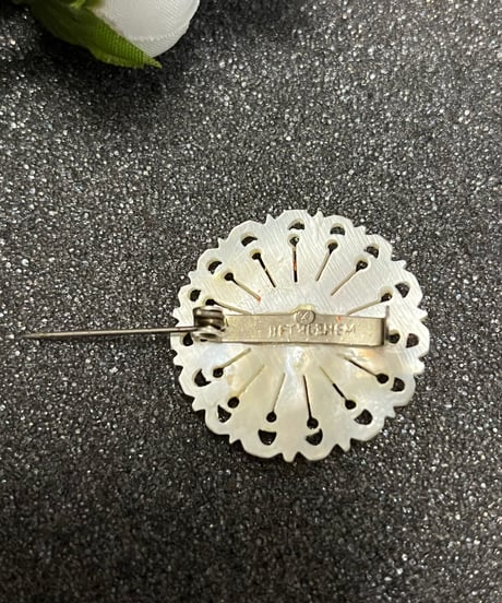 ベツレヘムパール　カモミール　白蝶貝　花　ブローチ