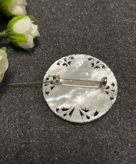 ベツレヘムパール　薔薇　バラ　大きめブローチ