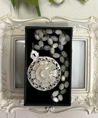 ベツレヘムパール　花　カモミール　ネックレス　ペンダント