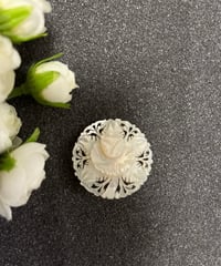 ベツレヘムパール　薔薇　バラ　ブローチ