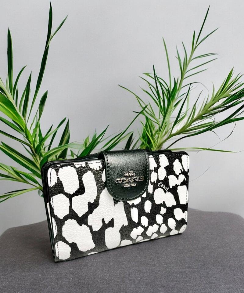 【新品未使用/正規品】 COACH ゼブラ白黒　二つ折り財布　CD873 新品未使用/正規品】 COACH ゼブラ白黒 二つ折り財布 CD873