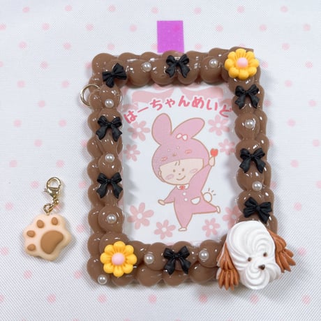 わんこ　硬質ケース B8 ホイップデコトレカケース （黒リボン×肉球茶色チャーム）