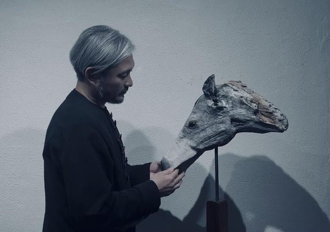 流木と動物彫刻