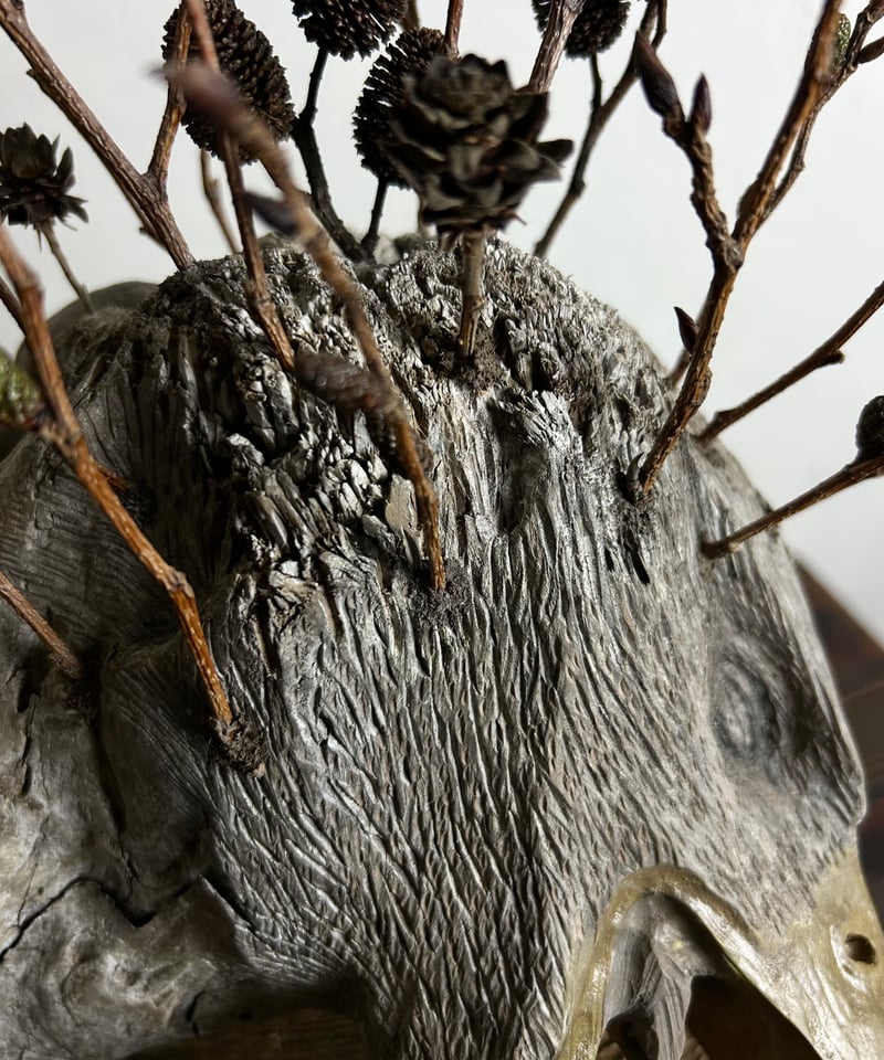 草木と小さな動物 NO12「冬獣夏草」 | 流木と動物彫刻