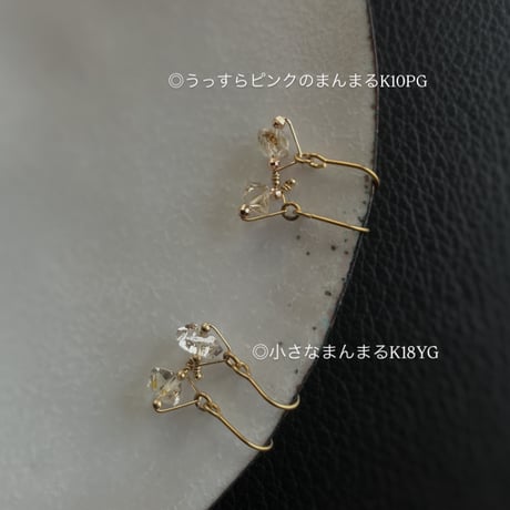 - oil in quartz triangle Design - earring pierce -