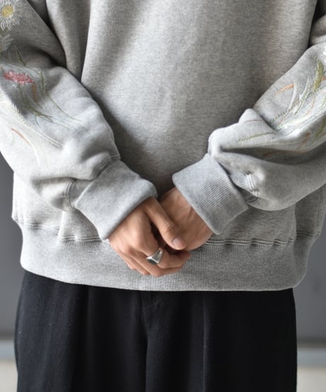 superNova. Embroidery crew sweat