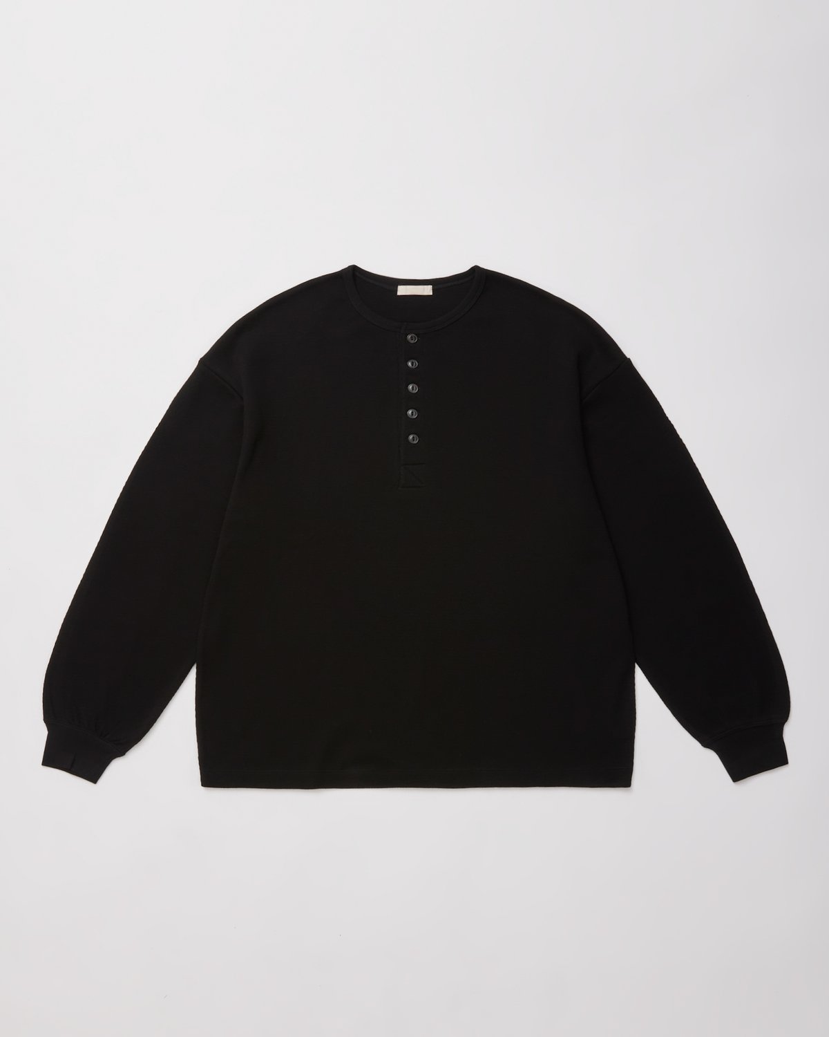 ULTERIOR C/CASH HONEYCOMB HENLEY-NECK TOP | 45