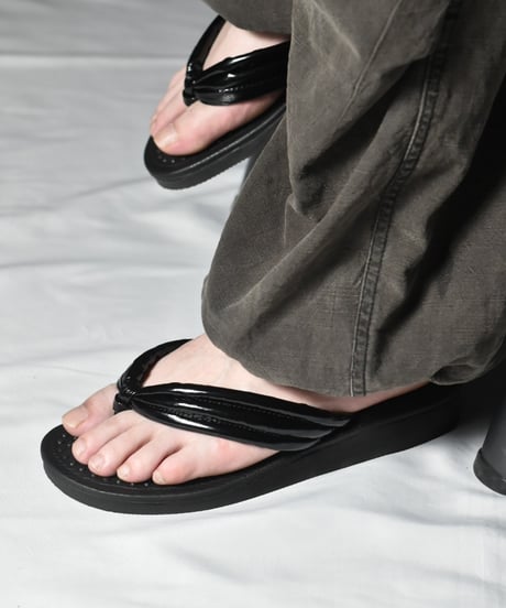 LUCKY BELL school sandal