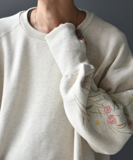 superNova. Embroidery crew sweat