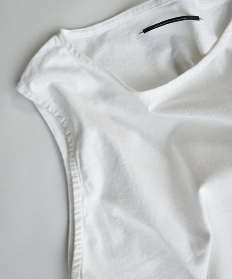 ANDER SLEEVELESS POISON TEE