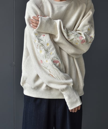 superNova. Embroidery crew sweat