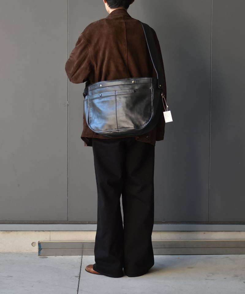 CCU NEW NEWSPAPER BAG M SIZE -COW SKIN | 45do｜r
