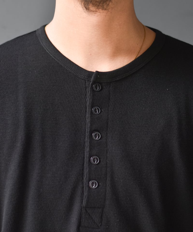ULTERIOR C/CASH HONEYCOMB HENLEY-NECK TOP | 45