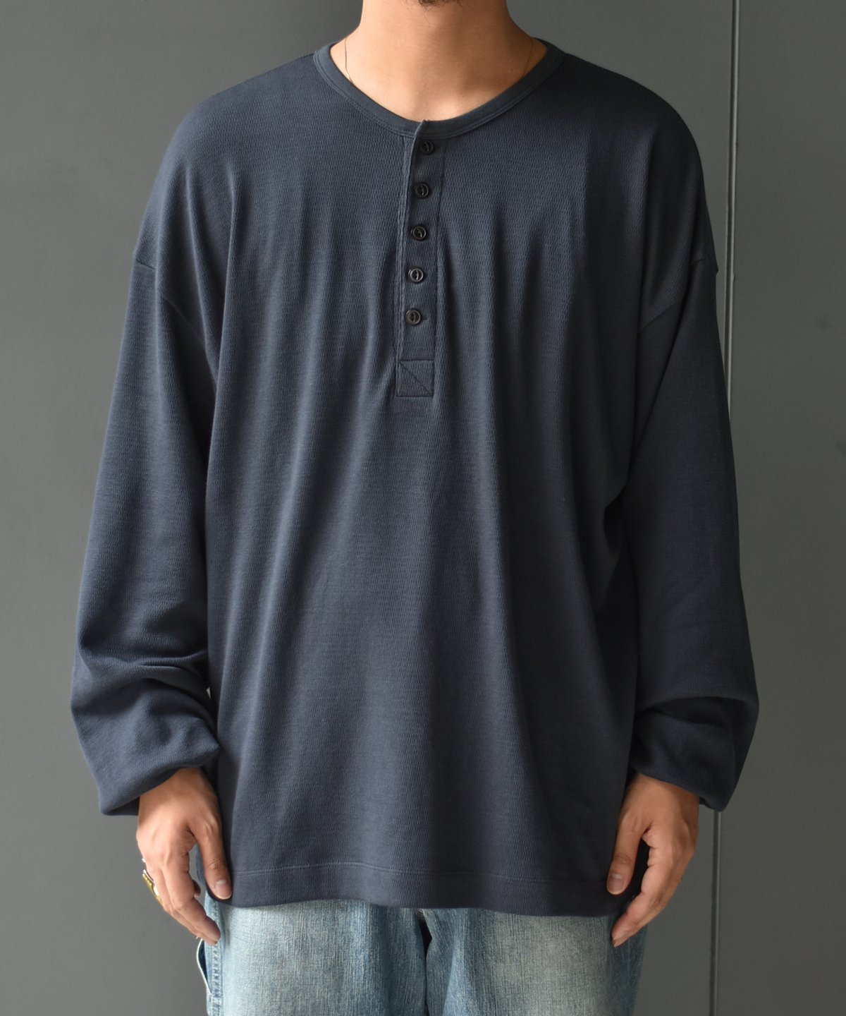 トップス ULTERIOR C/CASH HONEYCOMB HENLEY-NECK ULTERIOR / C/CASH HONEYCOMB HENLEY-NECK TOP -BLUE GREY- aIbn