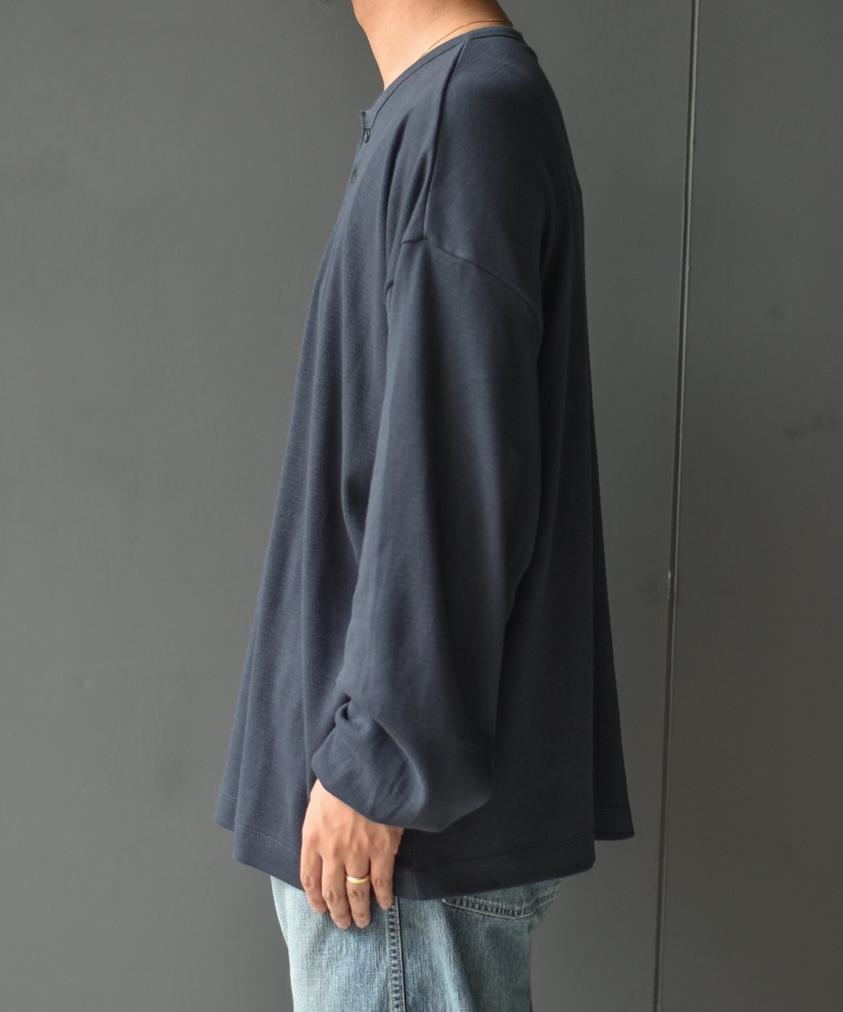 ULTERIOR C/CASH HONEYCOMB HENLEY-NECK TOP | 45