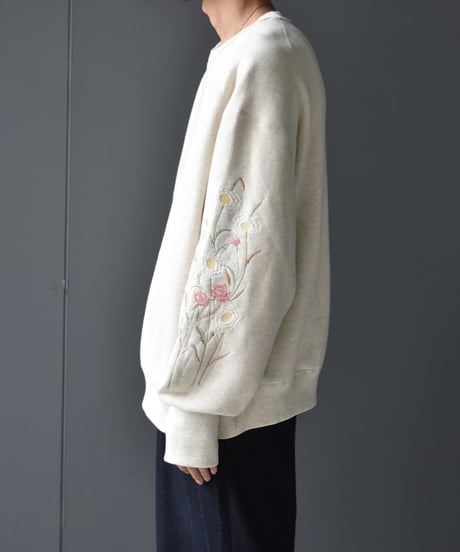 superNova. Embroidery crew sweat