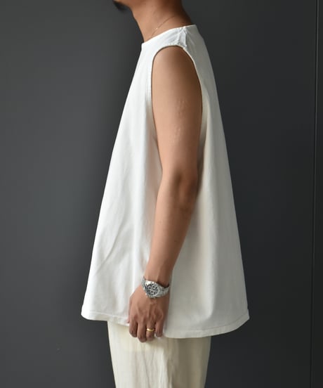 ANDER SLEEVELESS POISON TEE