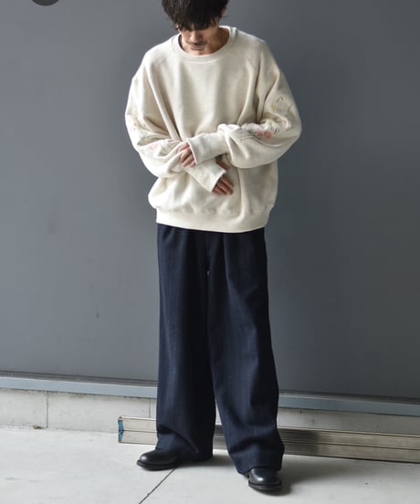 superNova. Embroidery crew sweat