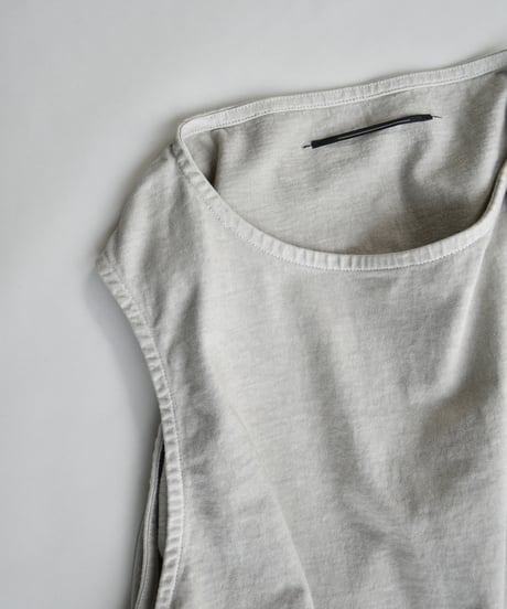 ANDER SLEEVELESS POISON TEE