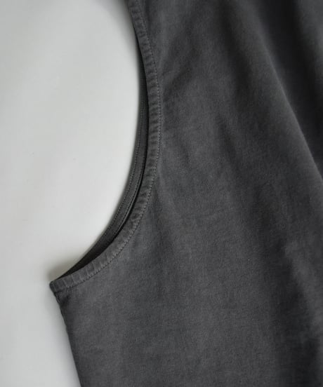 ANDER SLEEVELESS POISON TEE