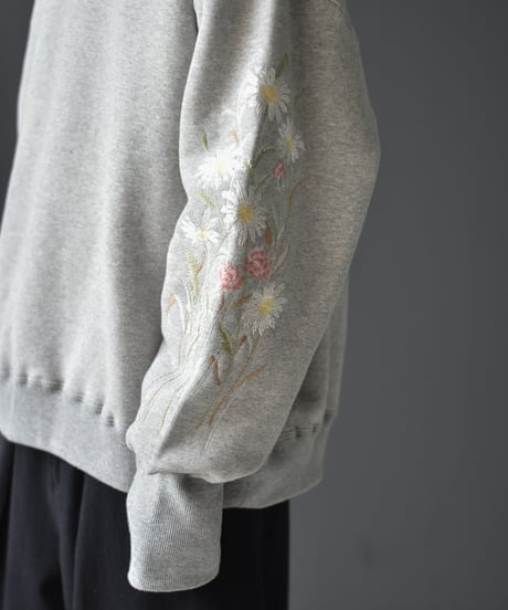 superNova. Embroidery crew sweat