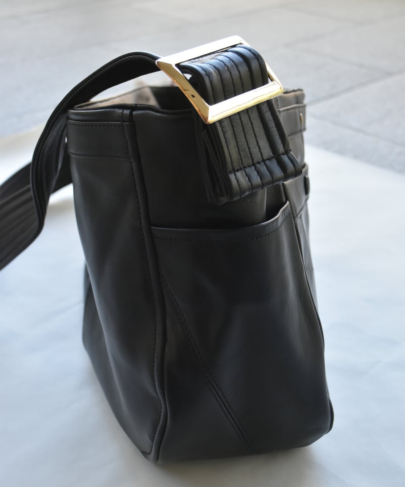 CCU NEW NEWSPAPER BAG M SIZE -COW SKIN | 45do｜r