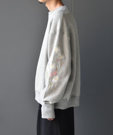 superNova. Embroidery crew sweat