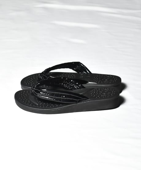 LUCKY BELL school sandal