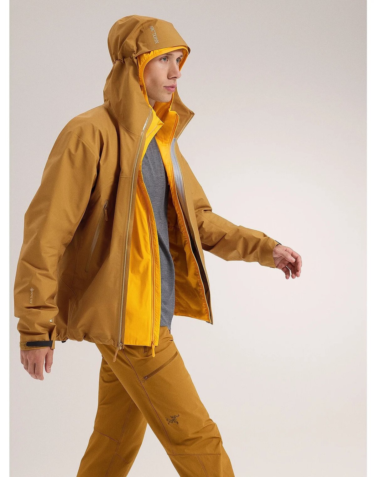 ARC'TERYX オレンジ フード付きジャケット ARC'TERYX オレンジ