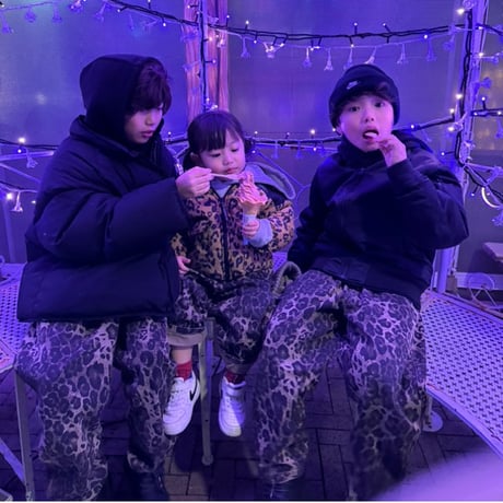 《即納》 leopard denim pants