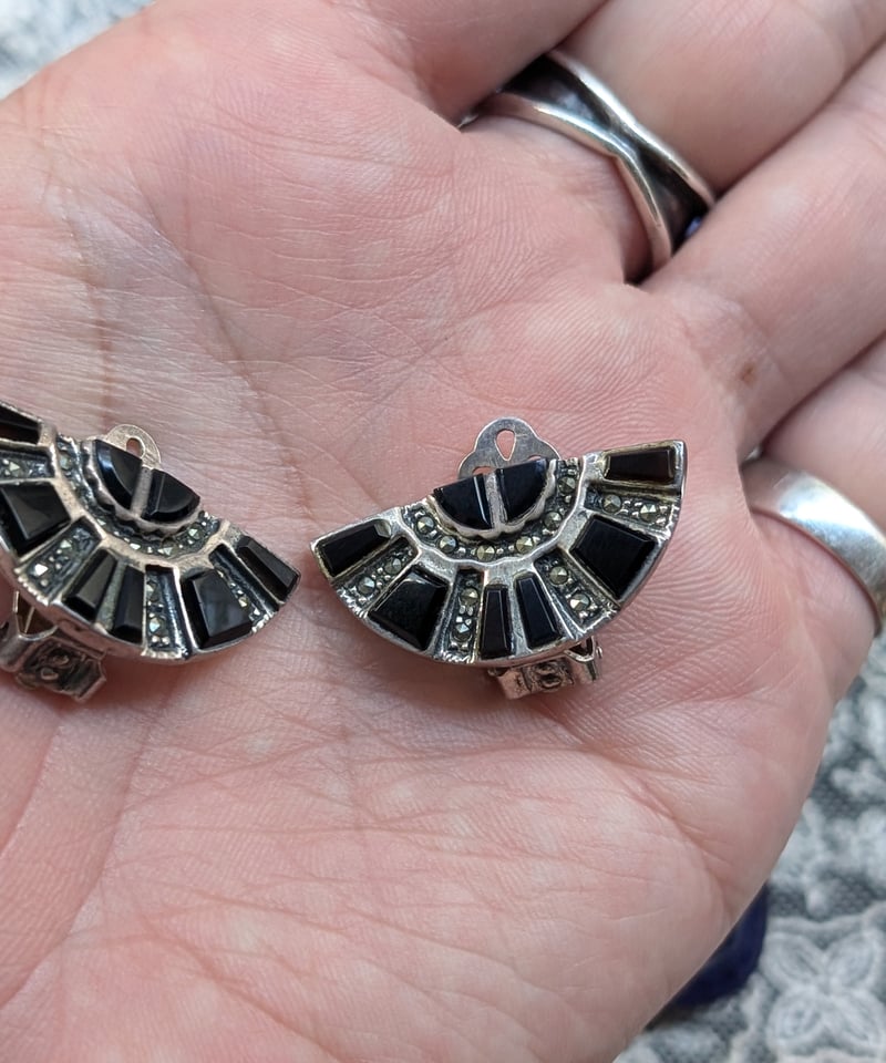 アールデコpar deux シルバーイヤリング オパール風石 ビンテージ 送込 アールデコ様式 扇シルバー×オニキスイヤリング AS236