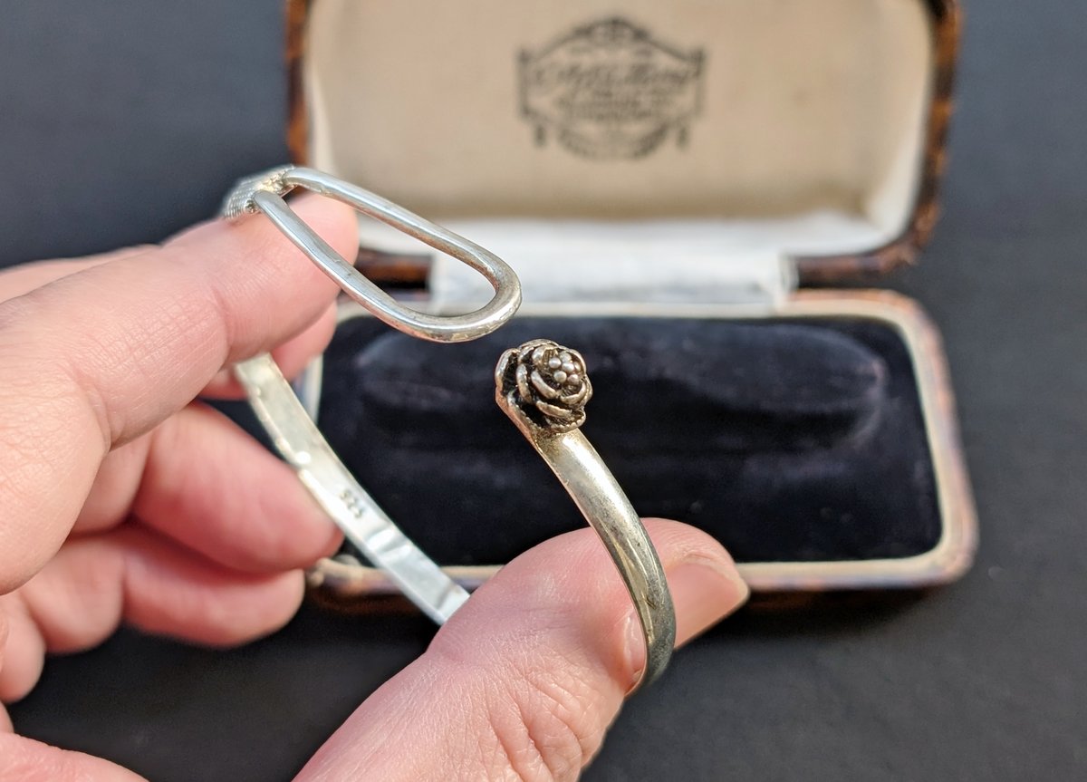 華奢な薔薇モチーフ シルバーバングル AS257 | European Vintage & A