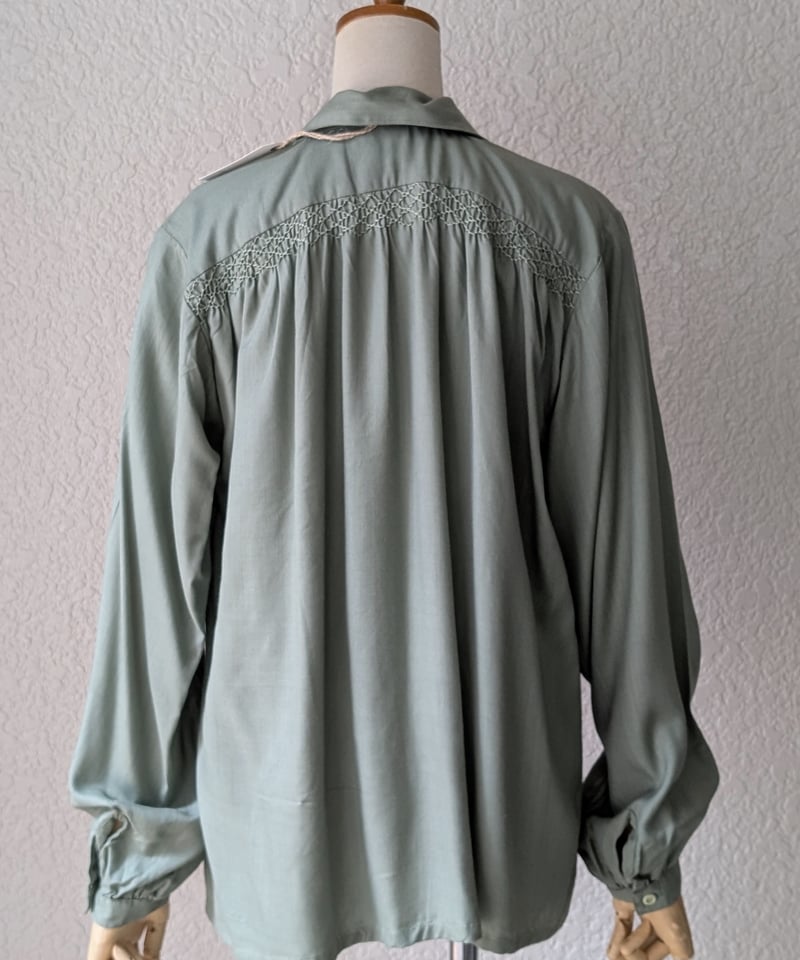 うぐいす色 スモッキング刺繍ブラウス BL74 | European Vintage