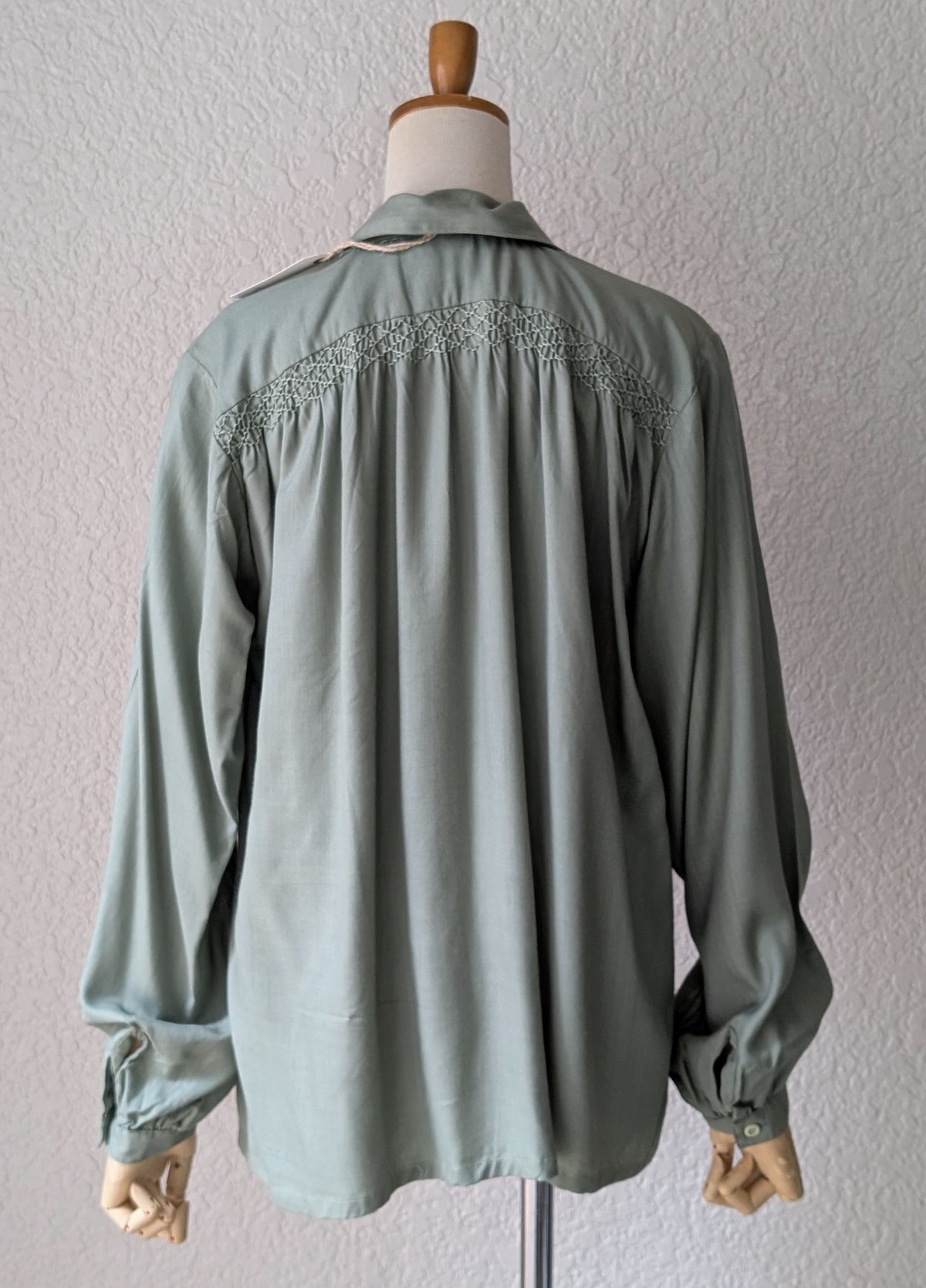 うぐいす色 スモッキング刺繍ブラウス BL74 | European Vintage