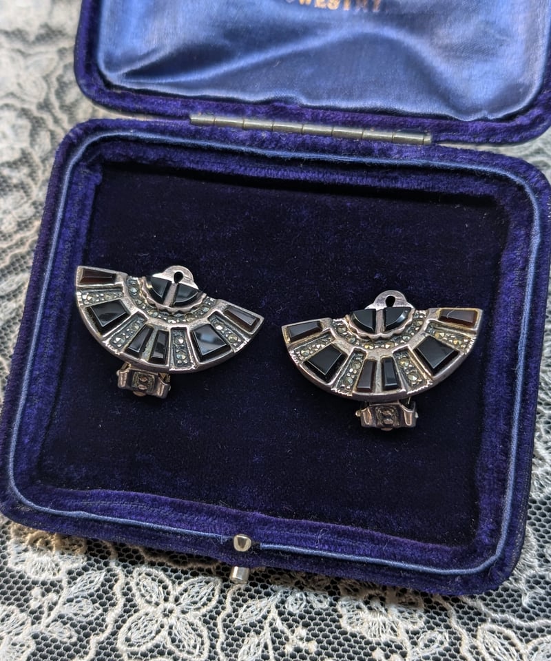 シックな輝き オニキス マルカジット ブローチ アール・デコ調 シックな輝き オニキス マルカジット ブローチ アール・デコ調