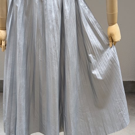 マットシルバー ランダムヘムプリーツスカート　SK17