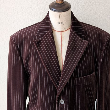 スリムライン ストライプベルベットブレザー　JK56