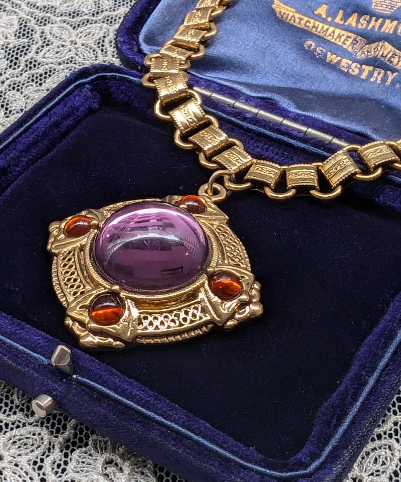 アンティーク　アールデコのネックレス アールデコのグリーンのガラスストーンとガラスパールの