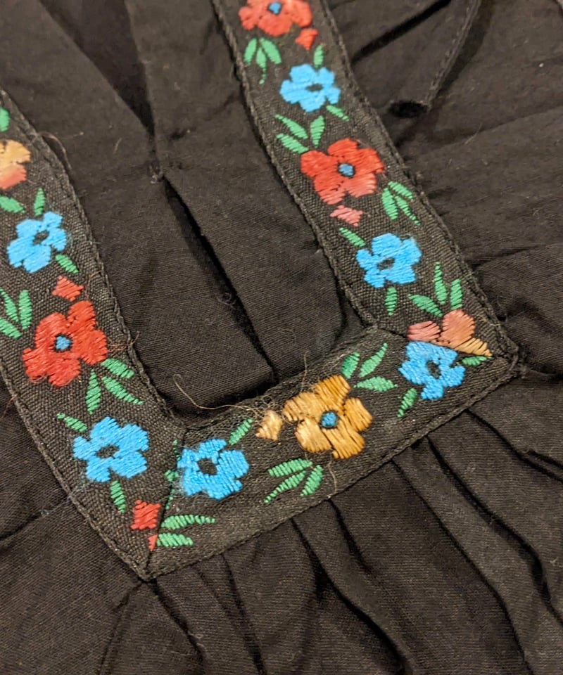 専用！70s vintage 民族 衣装 刺繍 チロリアンテープ ジャッケット チロリアンテープ装飾 ボヘミアンチュニック BL111 | European
