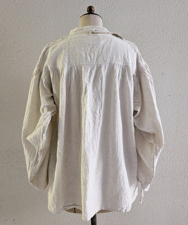 Trip VINTAGE 購入　ヨーロッパ古着　シルクトップス　ライトベージュ Trip VINTAGE 購入 ヨーロッパ古着 シルクトップス ライトベージュ
