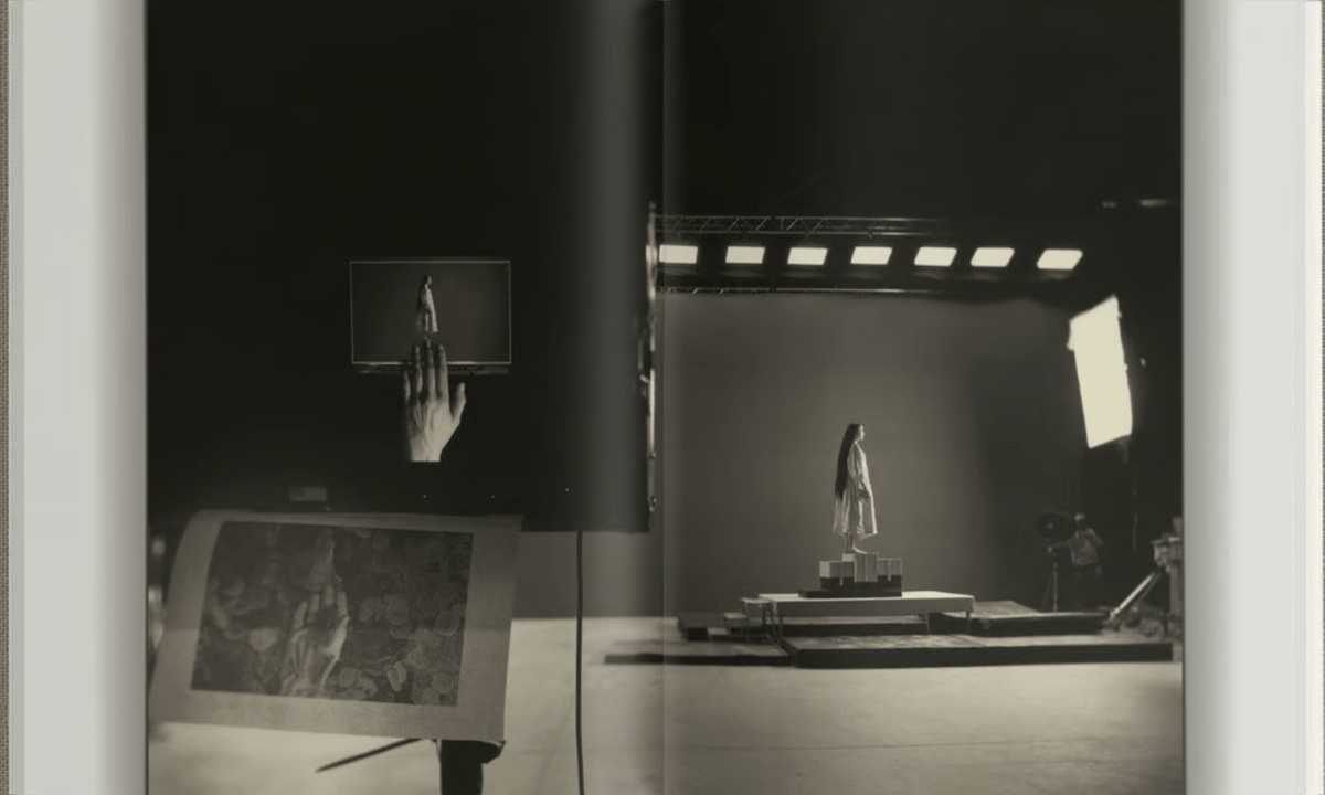 ヨルゴス・ランティモス　哀れなるものたち　写真集 映画「哀れなるものたち」 写真集 DEAR GOD, THE PARTHENON IS
