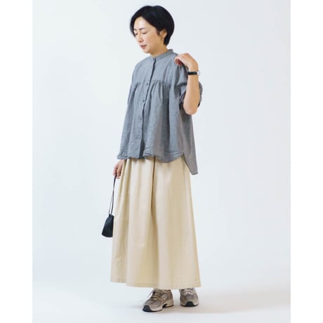 バンドカラーギャザーシャツ LUEUF