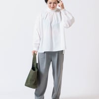 ハイネックギャザーブラウス LUEUF