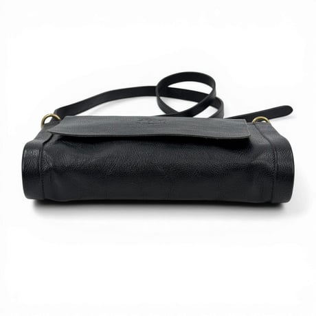 IL BISONTE レザー ブラック ショルダーバッグ