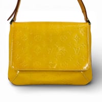 LOUIS VUITTON モノグラム ヴェルニス トンプソンストリート イエロー M91071 ショルダーバッグ