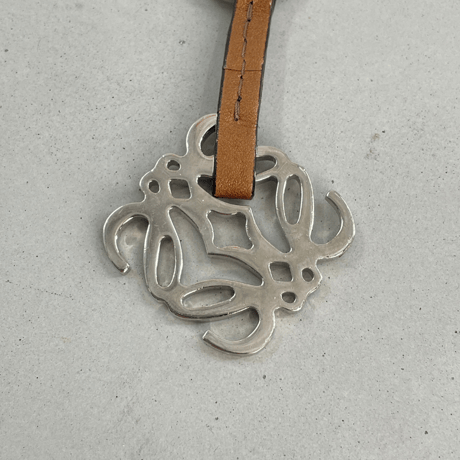 LOEWE　キーホルダー　シルバー　ロゴ