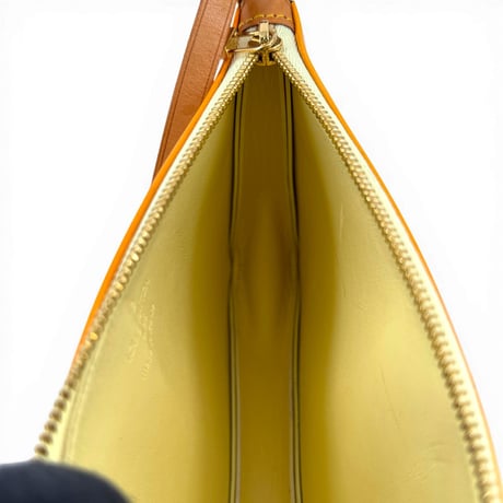 LOUIS VUITTON モノグラム ヴェルニ イエロー レキシントン M91058 ハンドバッグ