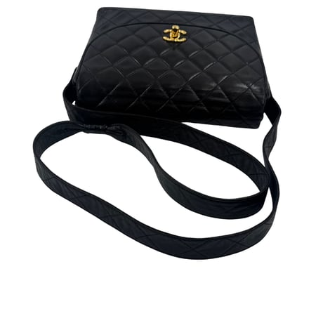 CHANEL　ショルダー　ラムスキン