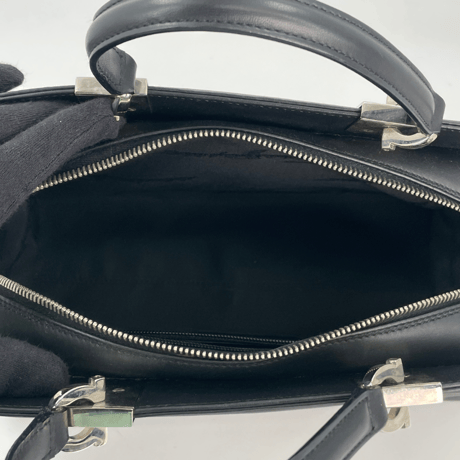 Ferragamo　ショルダーバッグ　2WAY　黒