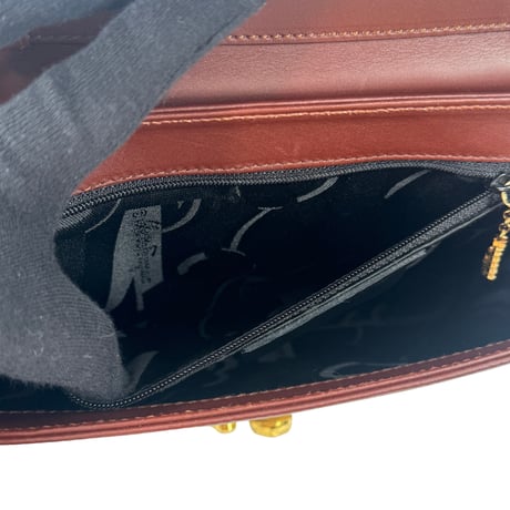 Ferragamo　ショルダーバッグ　レザー　ブラウン